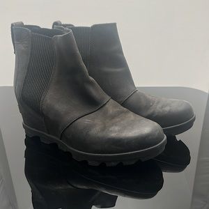 Sorel size 9.5 black leather boots